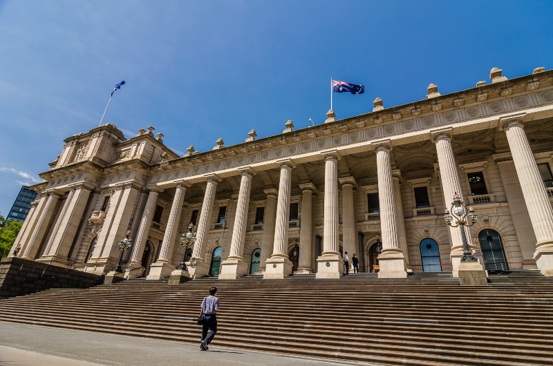 Woman forced to urinate in bottle on way to hotel quarantine, Victorian ombud reveals