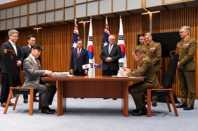 Australia and South Korea strike $1b defence deal