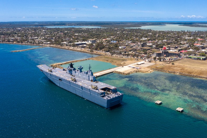 HMAS Adelaide-tonga