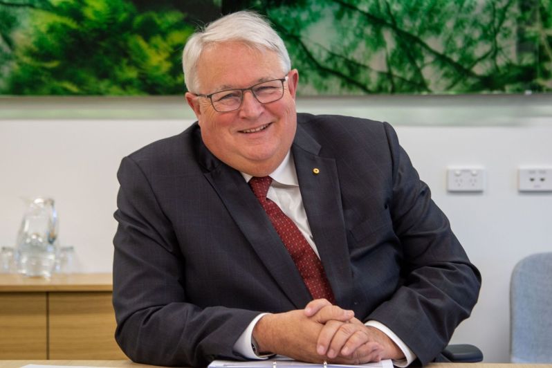 Metcalfe thanks ‘inspirational’ public servants as he announces APS retirement