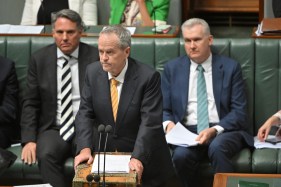 Shorten backs Services Australia amid struggles to answer the phones after Serco axing